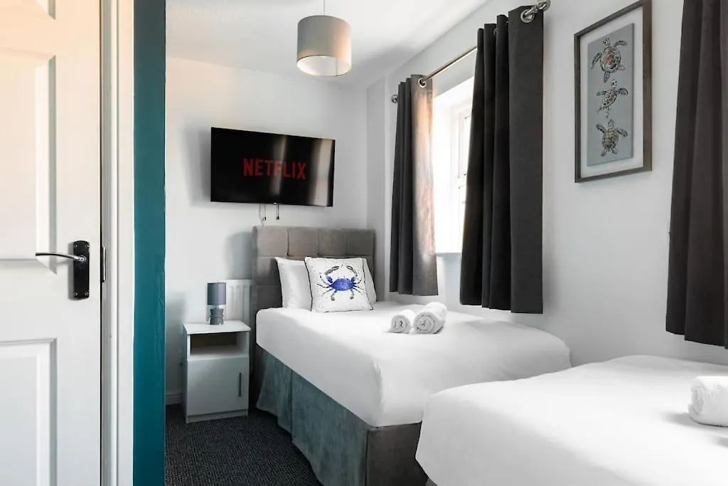 Lakeside 4 Bedroom Home Thamesmead  United Kingdom