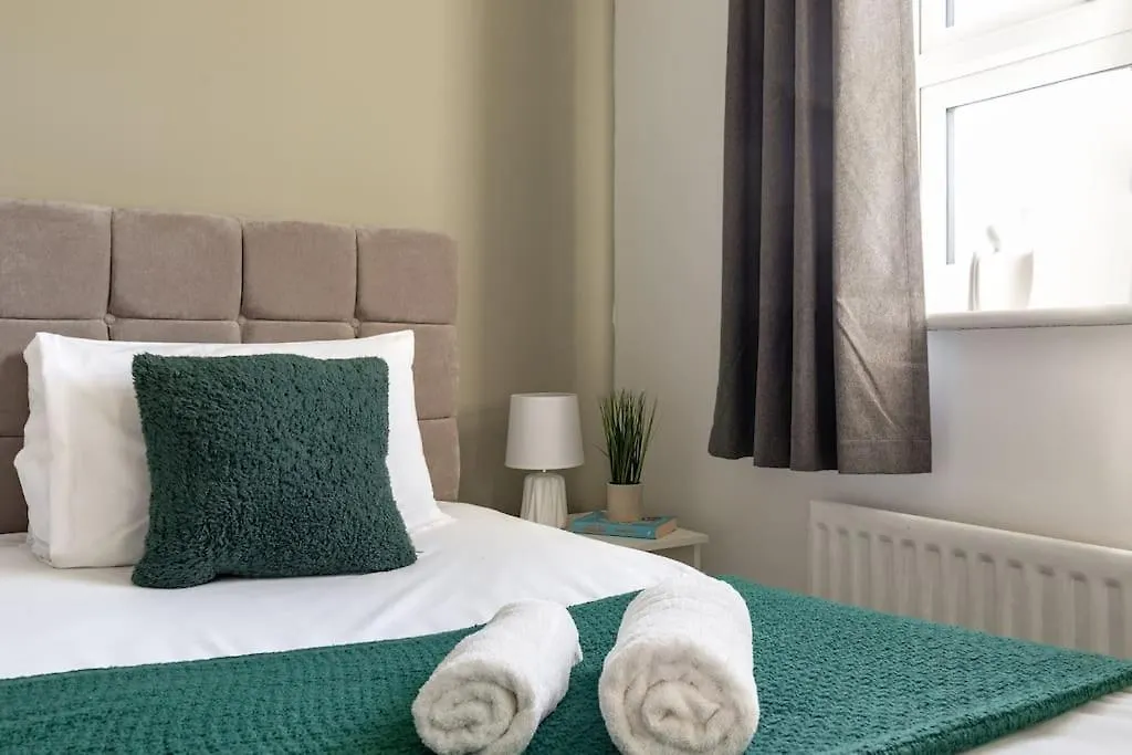 Apartment Lakeside 4 Bedroom Home Thamesmead  United Kingdom