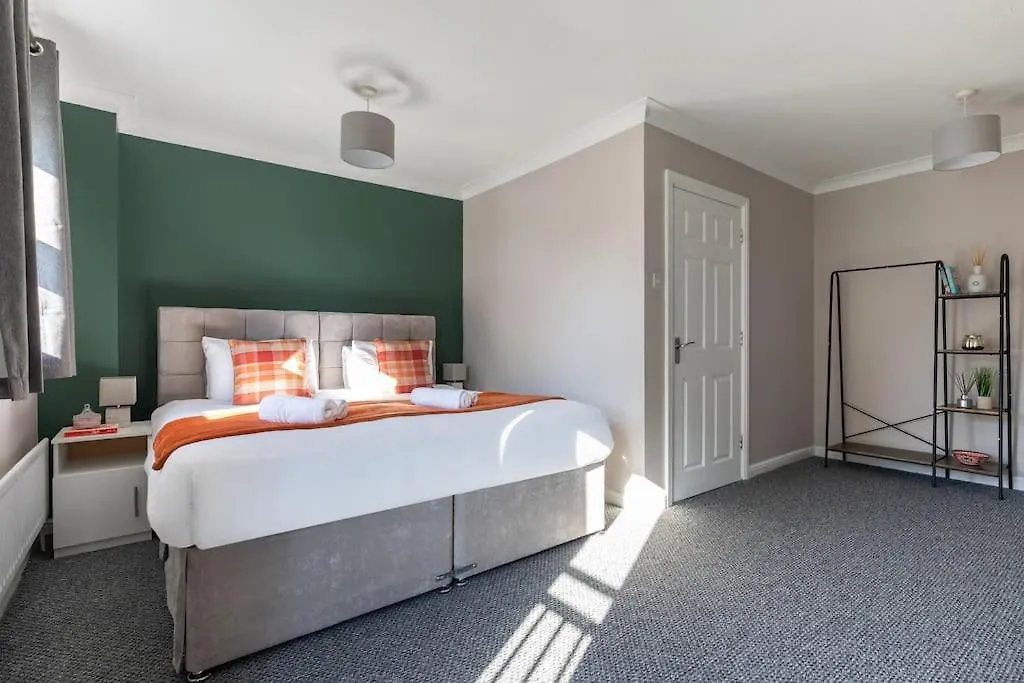 Lakeside 4 Bedroom Home Thamesmead  0*, Thamesmead (Greater London)