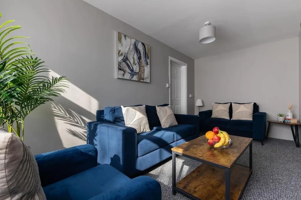 Lakeside 4 Bedroom Home Thamesmead