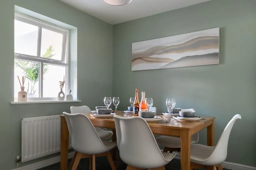 Lakeside 4 Bedroom Home Thamesmead  0*, Thamesmead (Greater London)
