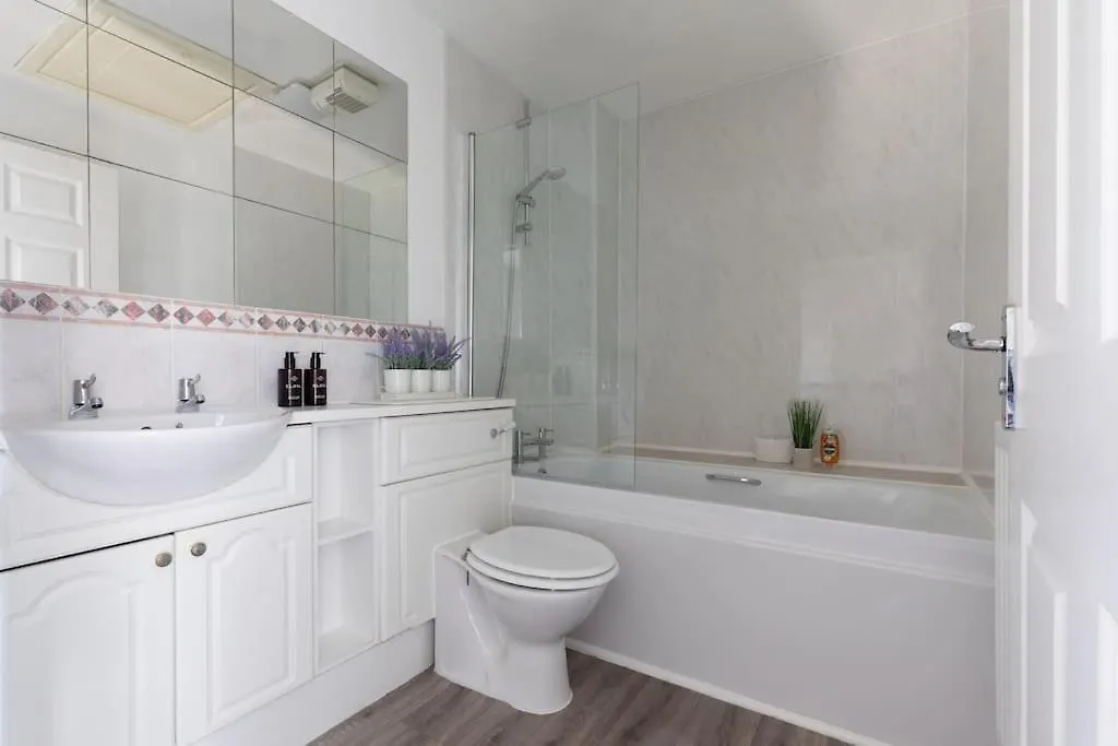 Lakeside 4 Bedroom Home Thamesmead  Thamesmead (Greater London)